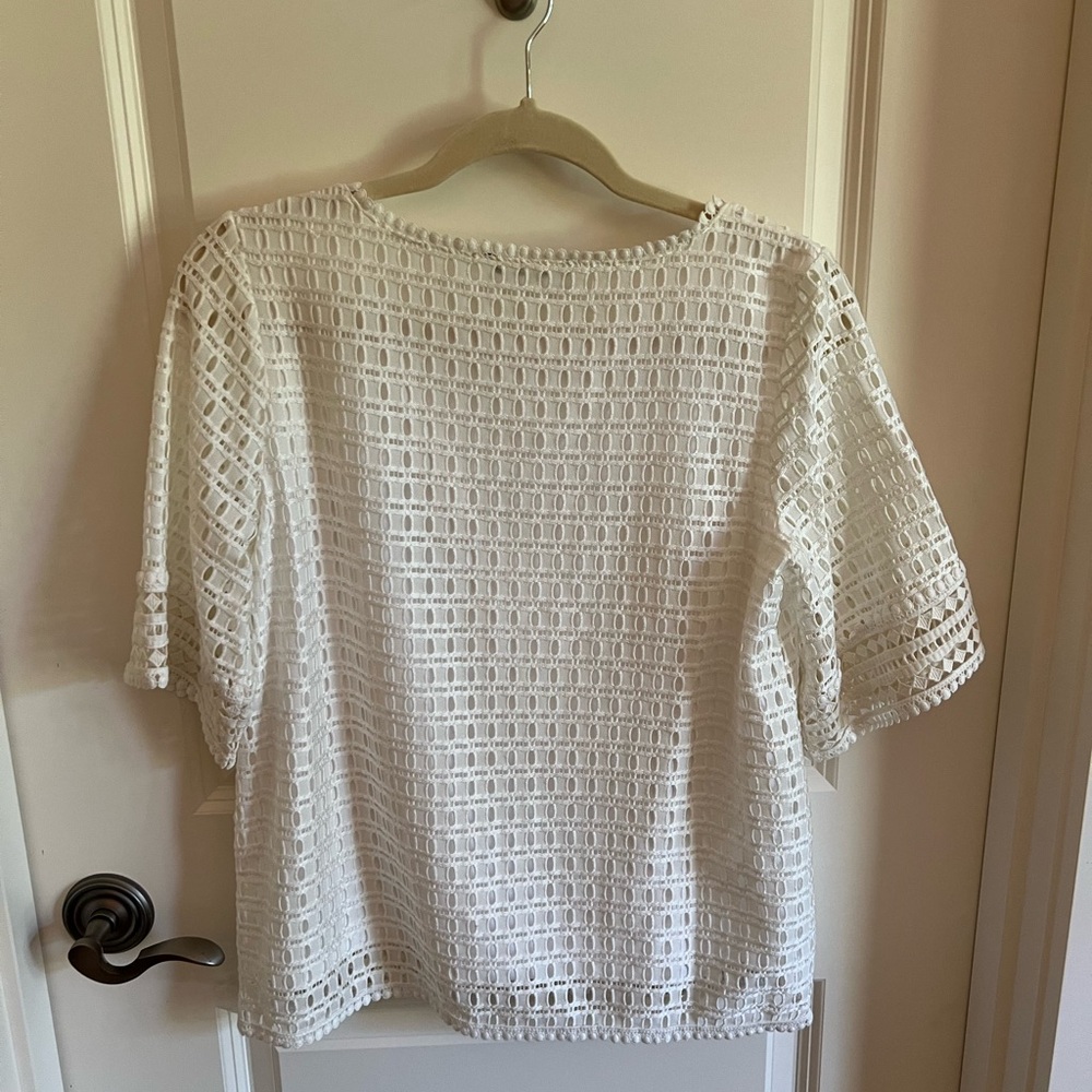Banana Republic Ivory Lace embroidered top with lining